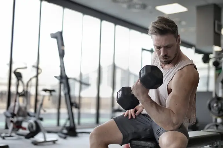 jak testosteron wpływa na mięśnie